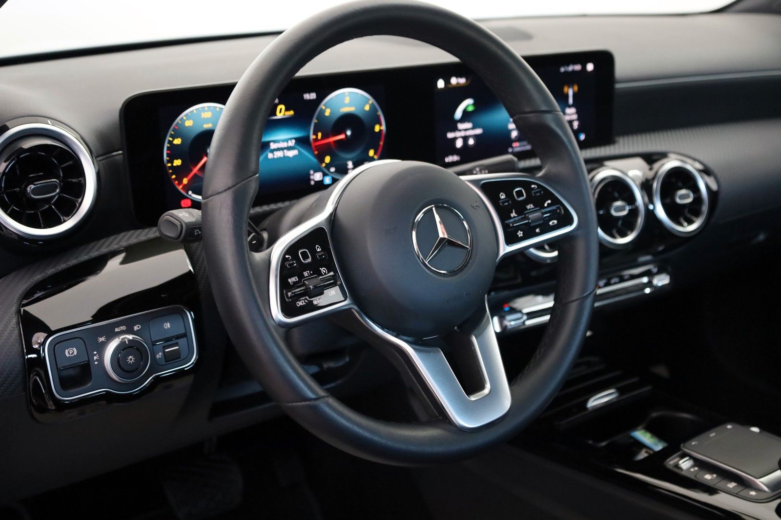 Fahrzeugabbildung Mercedes-Benz CLA 200 d Coupé, Navi,LED,SH,Kamera,DAB,Carplay