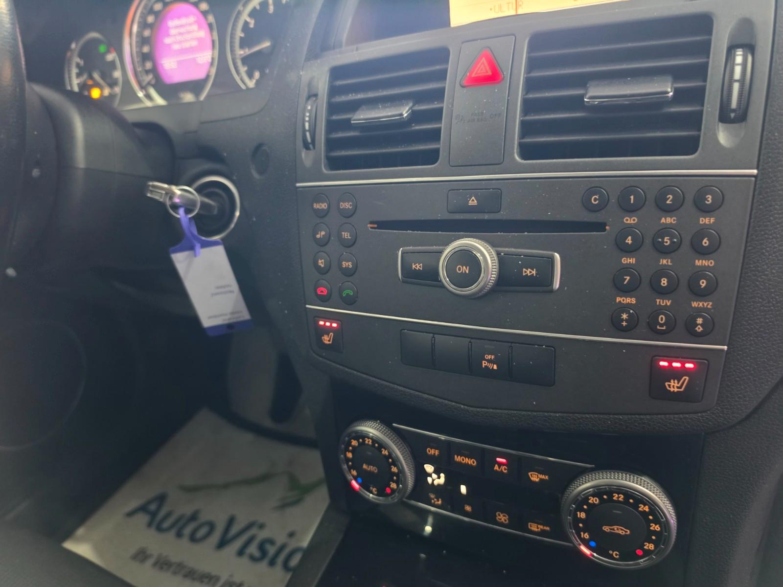 Mercedes-Benz C200 2010 — photo 15