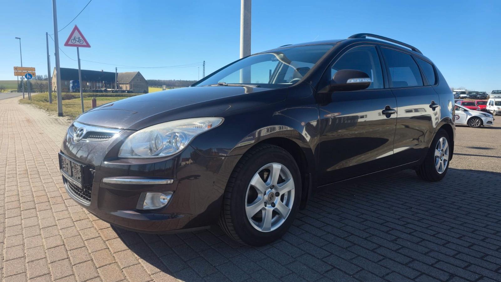 Hyundai i30 Cw 1.6 CRDI TÜV 08/2027