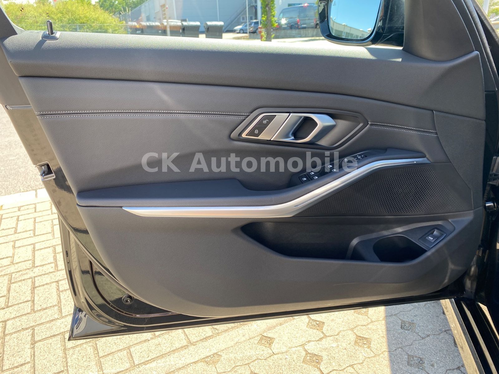 Fahrzeugabbildung BMW 320d xDrive Touring Sport-Line/Laser/Pano/Kamera