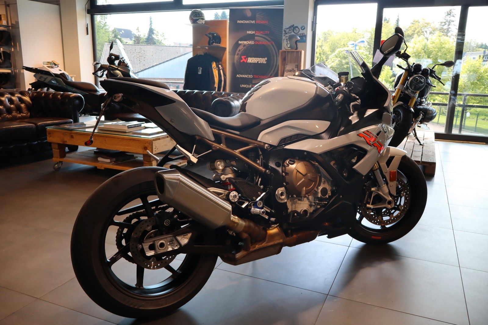 Fahrzeugabbildung BMW S1000RR mit Schmiederäder & M-Fußrastenanlage