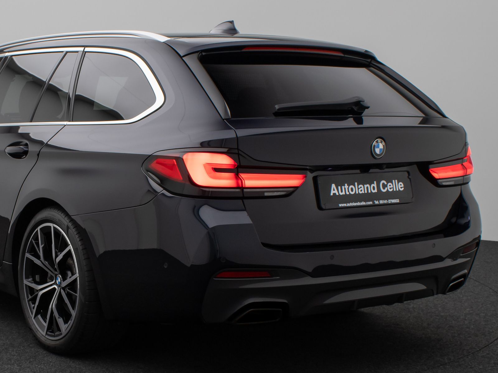 Fahrzeugabbildung BMW 530i M Sport Panorama Kamera DAB HiFi AHK Alarm