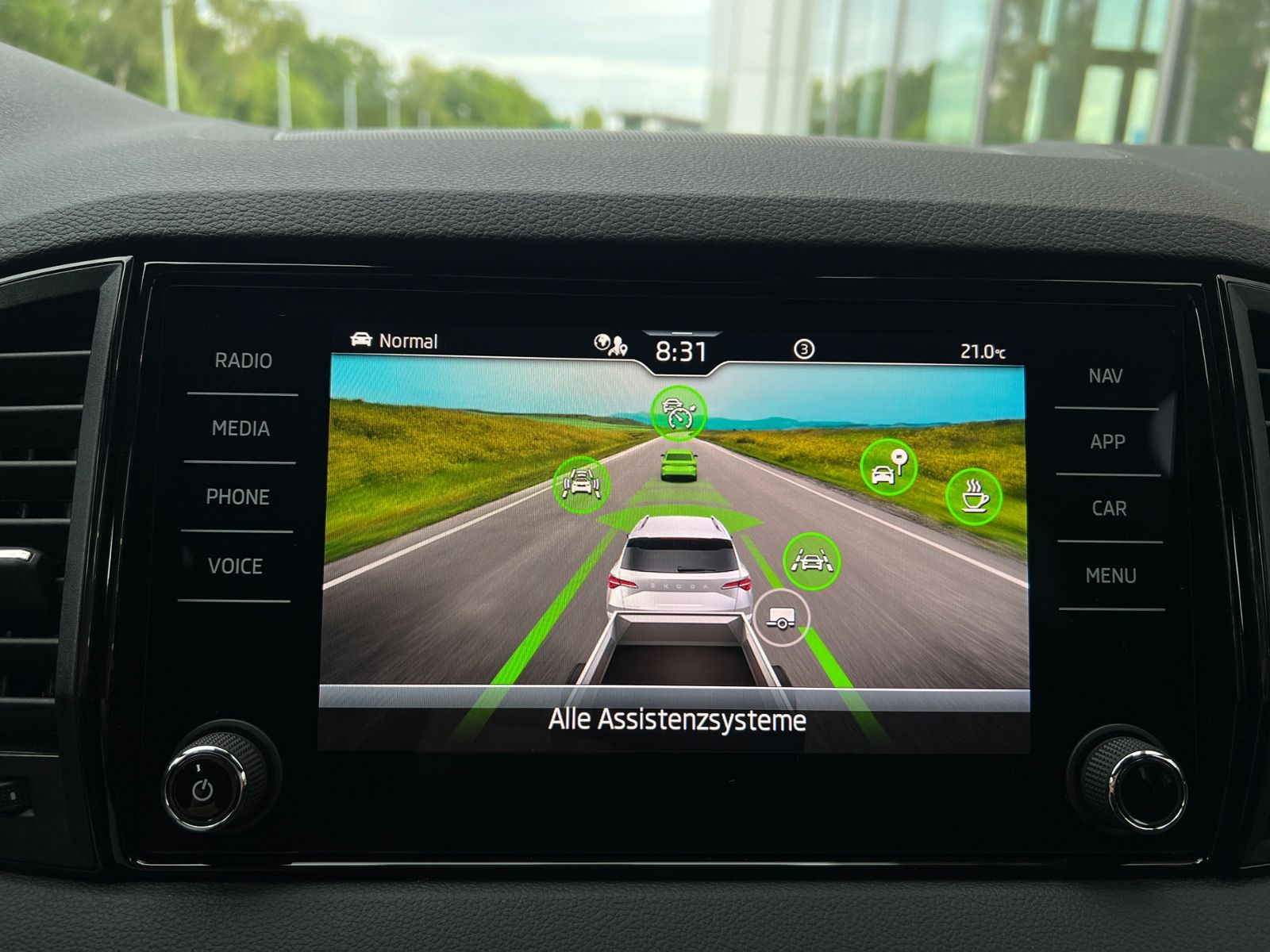 Fahrzeugabbildung SKODA Karoq Sportline 2.0 TSI 4x4 DSG *CANTON, AHK, 19