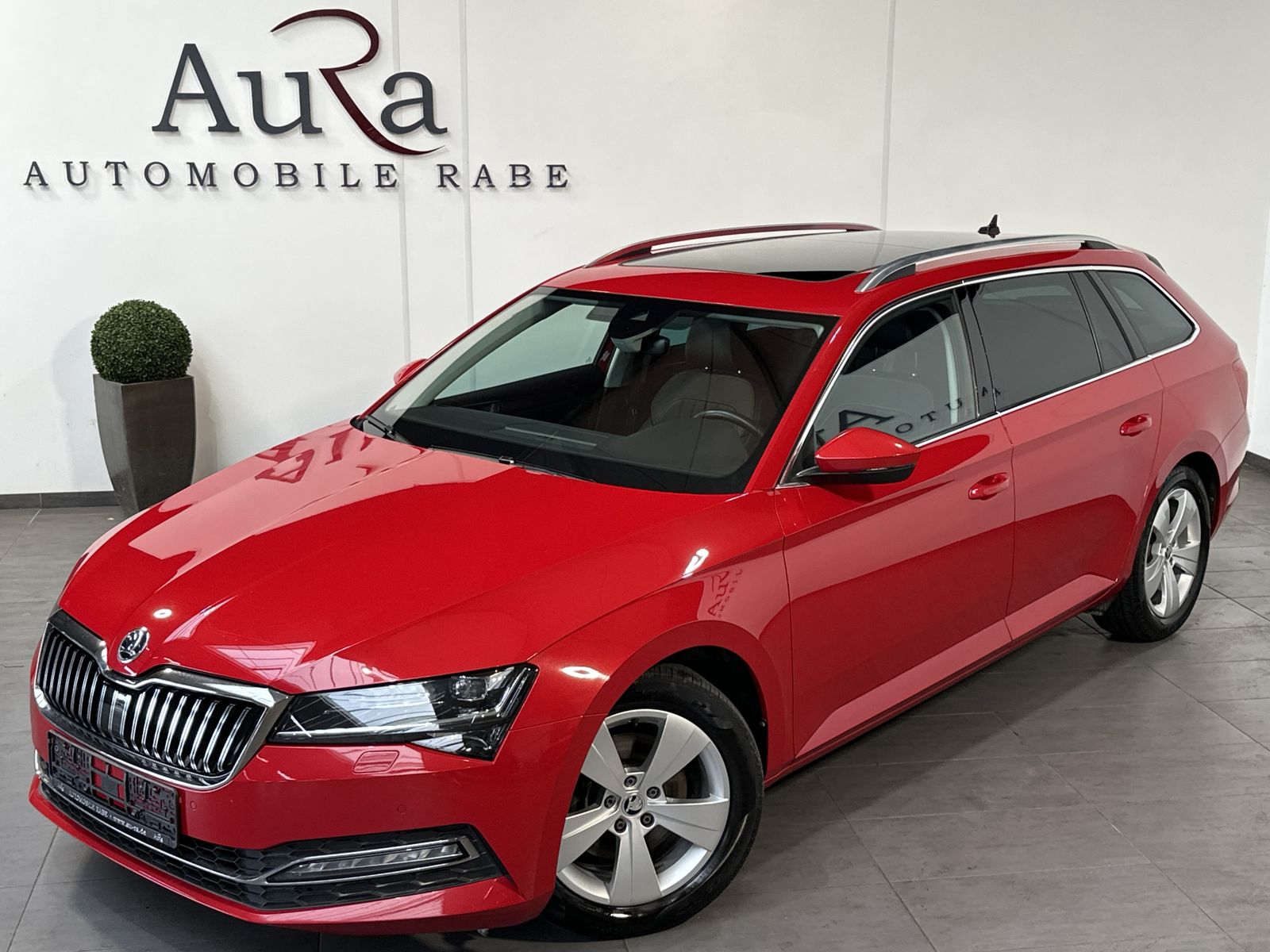 Fahrzeugabbildung SKODA Superb Combi 2.0 TDI DSG Premium Ed NAV+LED+PANO