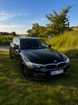BMW 530i xDrive Touring A - - BMW 530 mit Benzin-Antrieb: Teilleder, Scheckheftgepflegt