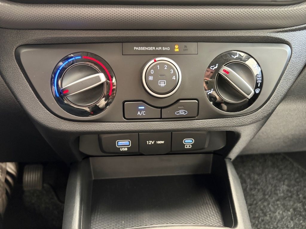 Fahrzeugabbildung Hyundai i10 1.0 Select Facelift Fernlichtass. Kam. Navi