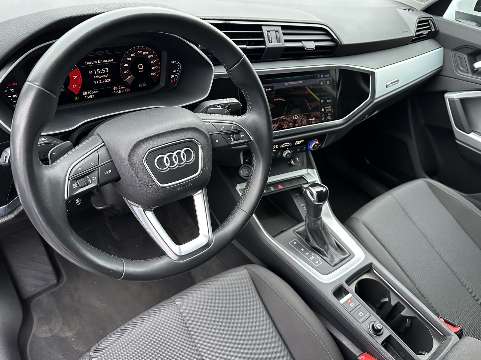 Fahrzeugabbildung Audi Q3 35 TFSI Advanced NAV+LED+SHZ+APS+VCOCK+18ZOLL
