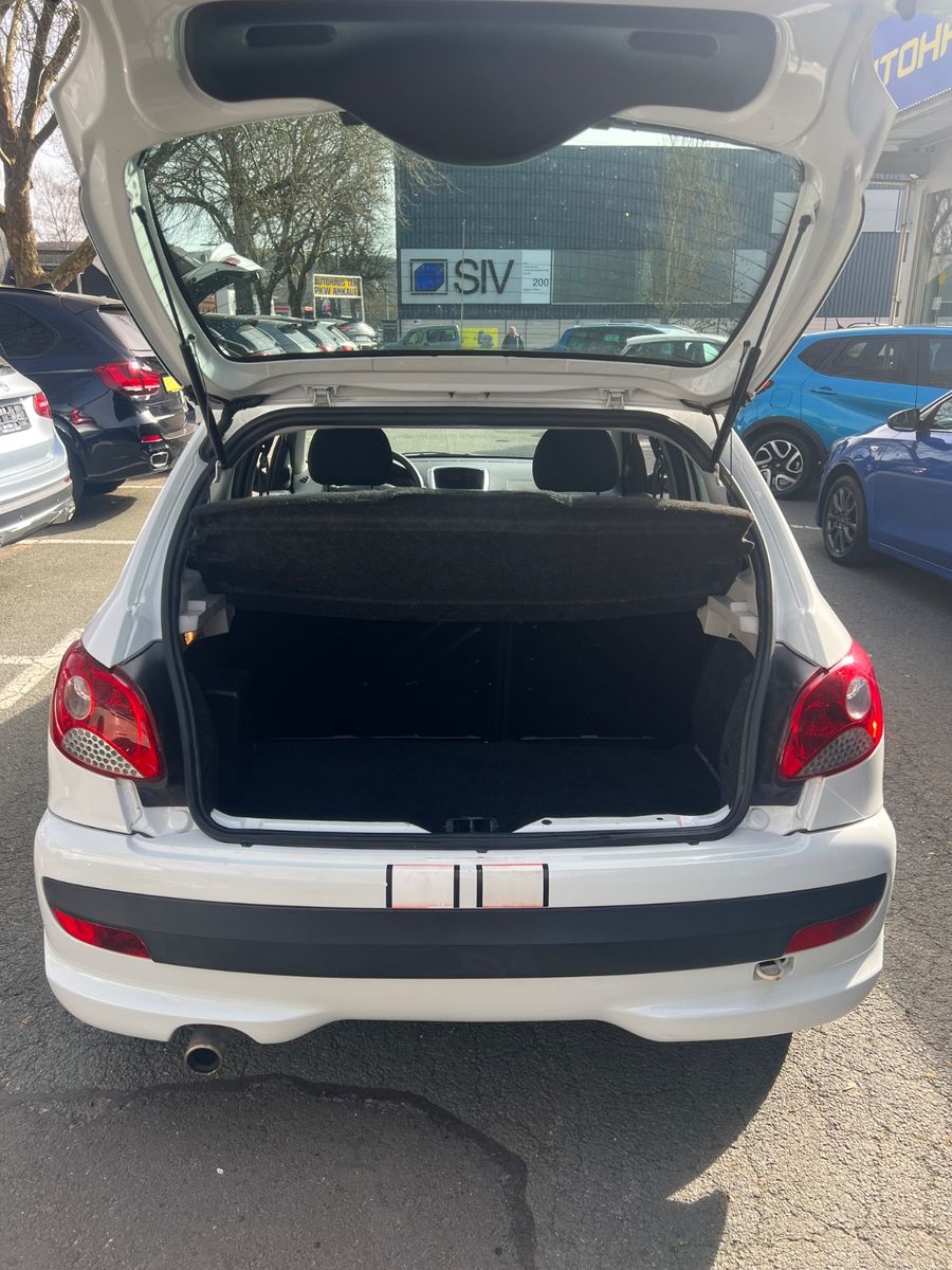 Fahrzeugabbildung Peugeot 206 + Sport Racing Edition*TÜV/ÖL NEU*