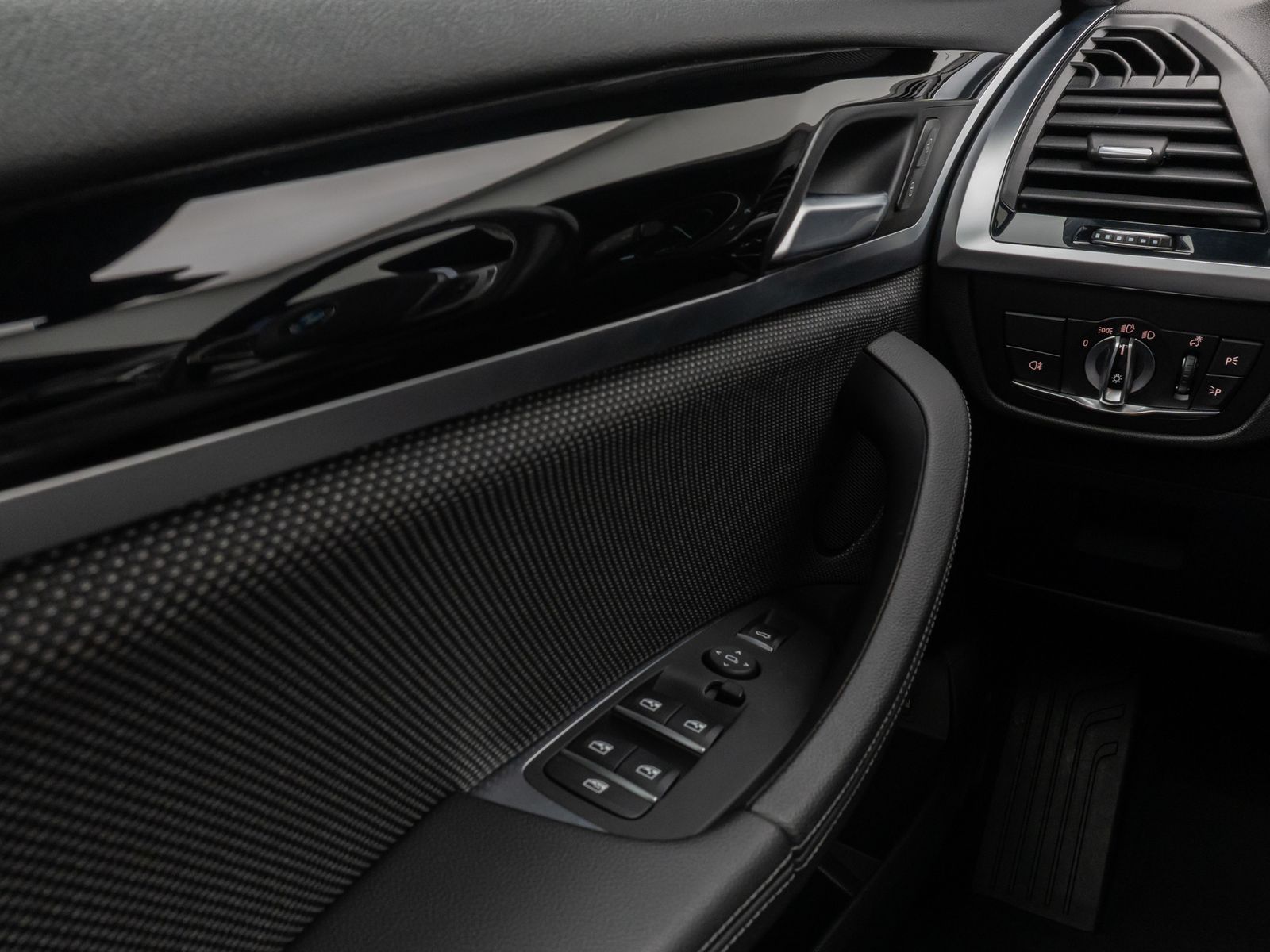 Fahrzeugabbildung BMW X3 xD30e Panorama DAB HiFi Leder M Sport 20Zoll