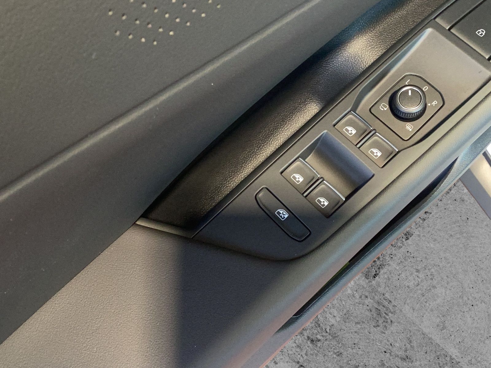 Fahrzeugabbildung Volkswagen T-Roc Style eTSI DSG ACC LED+ SH HuD 360° Massag