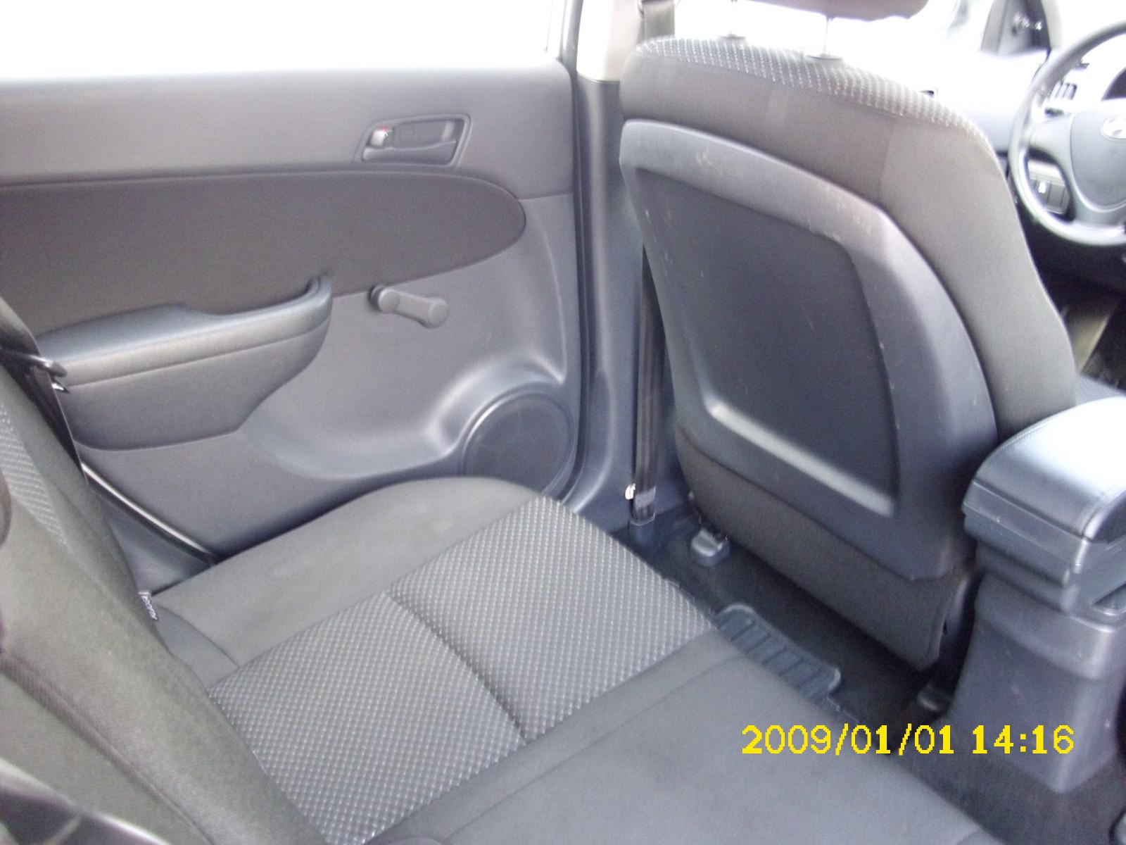 Hyundai i30 2009 — photo 8