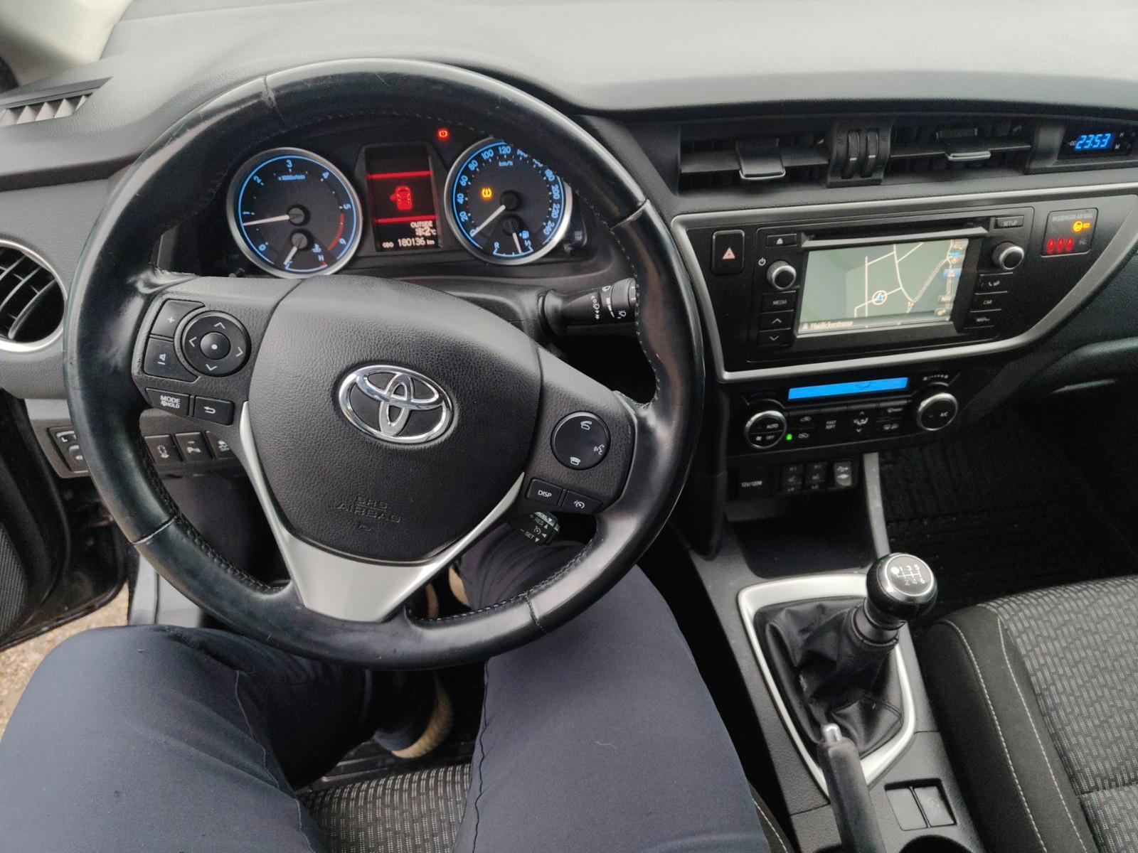 Toyota Auris 2015 — photo 13