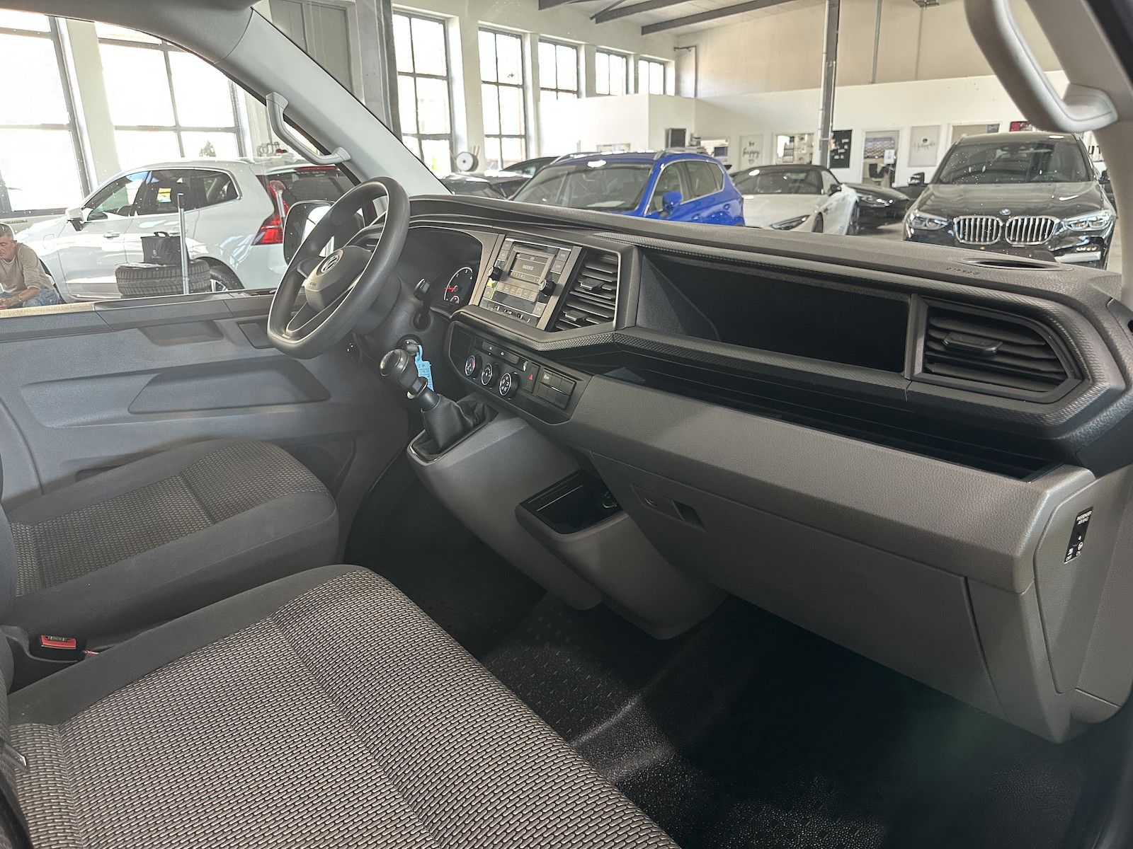 Fahrzeugabbildung Volkswagen T6.1 Transporter 2.0 TDI Kasten lang/Klima//Würt