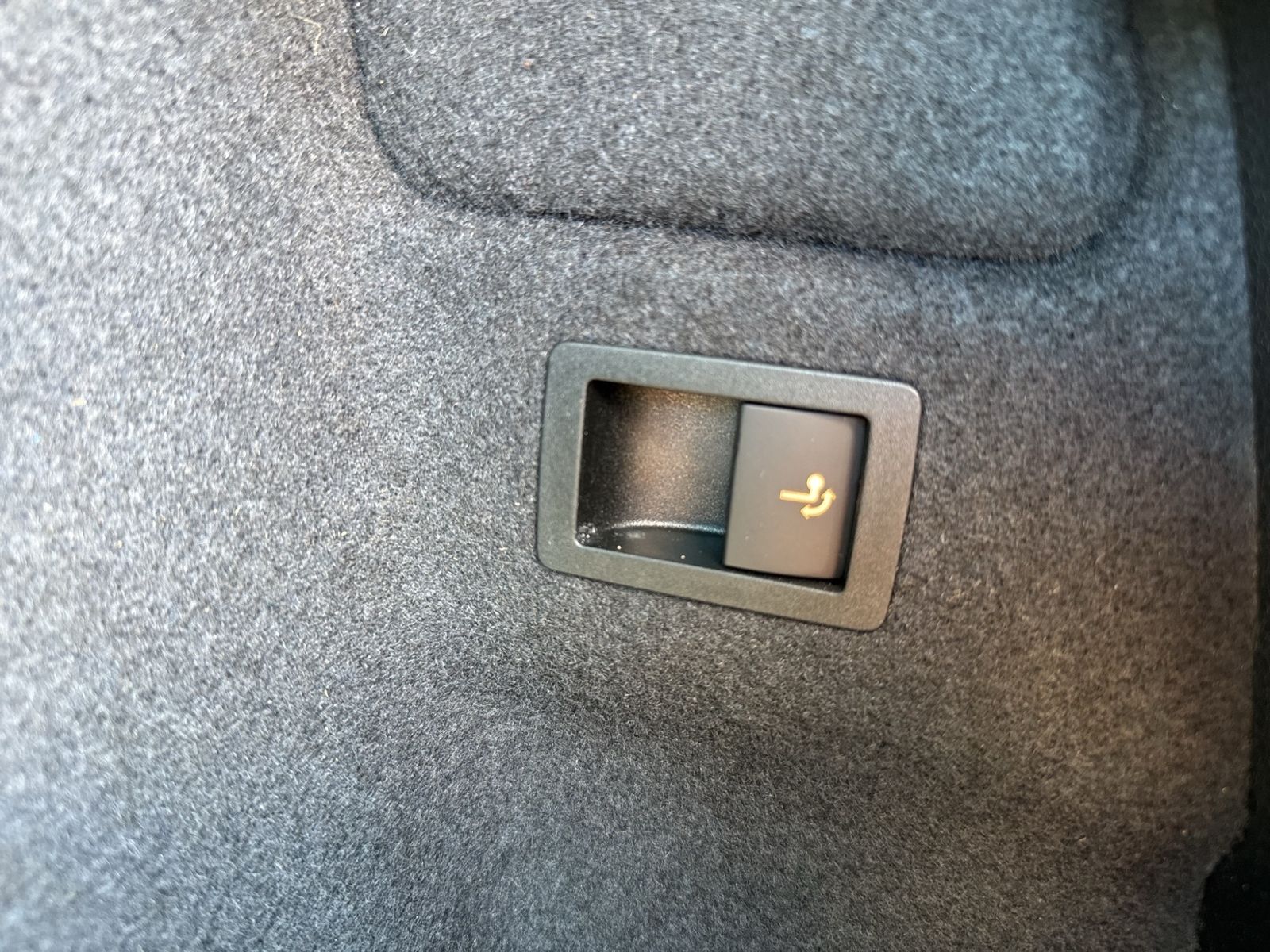 Karoq 2.0 TDI Style 4x4, AHK, LED, 19" Alu, Busi