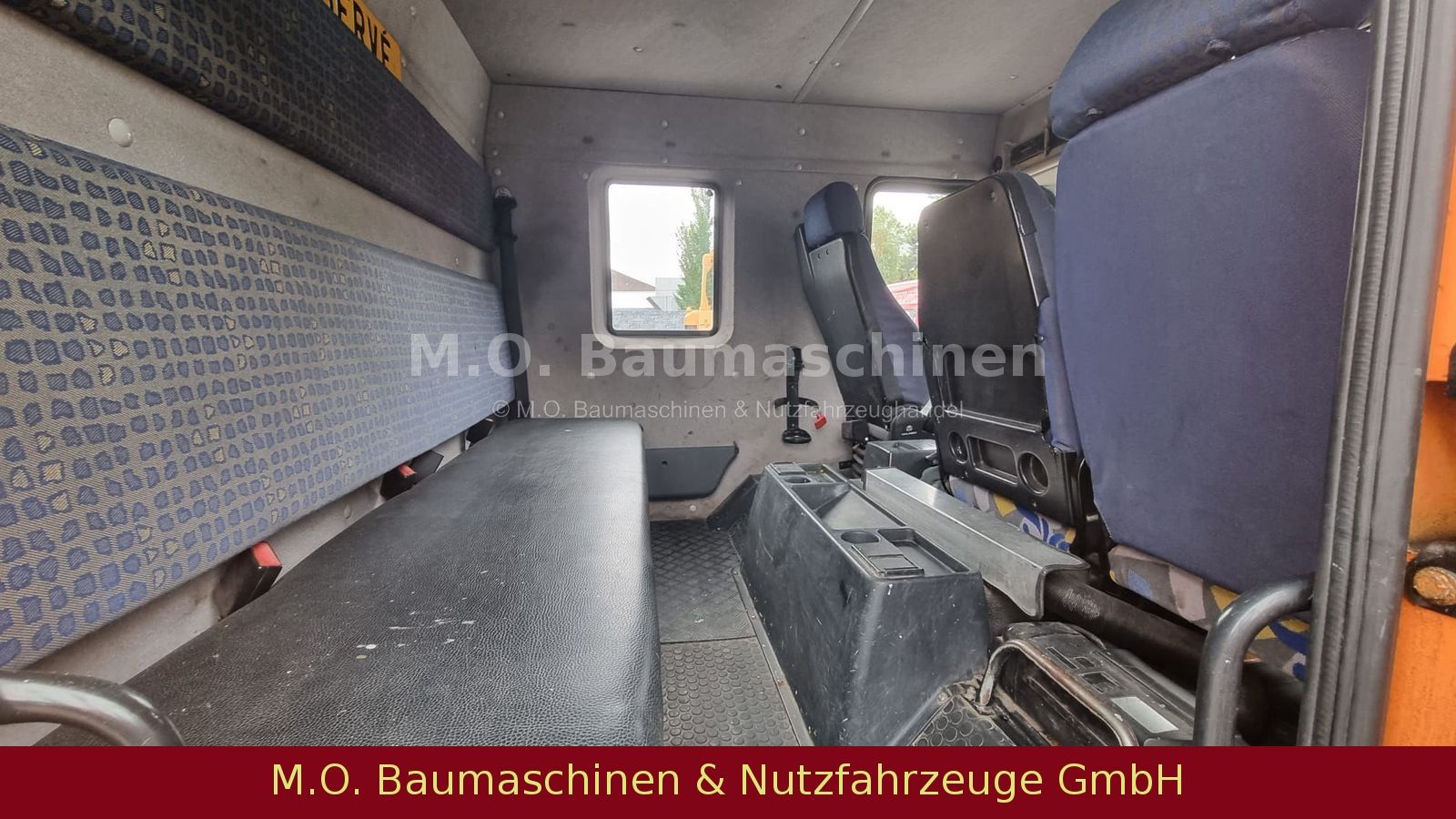 Fahrzeugabbildung MAN LE 8.180 / Doppelkabine / Koffer / Rampe