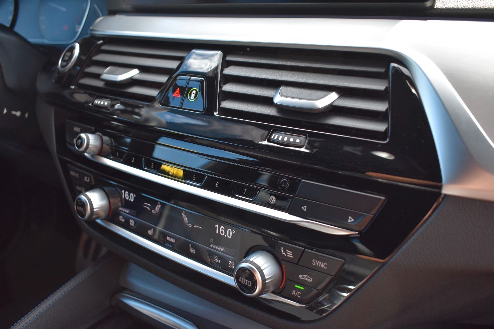 Fahrzeugabbildung BMW BMW 520d Touring  xDrive/M Sport/Anhänger/Shadow