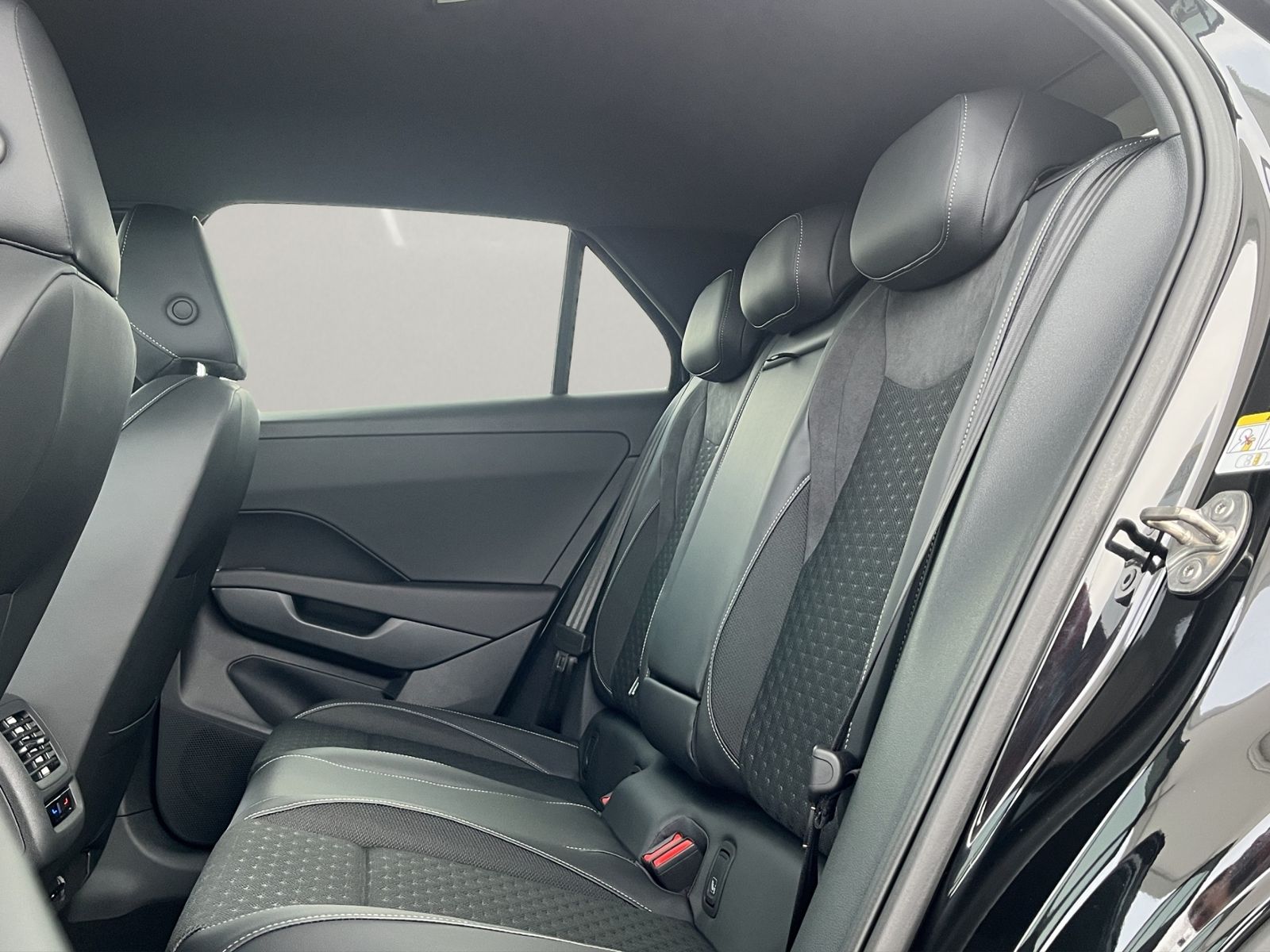 Volkswagen T-Roc - Bild 10