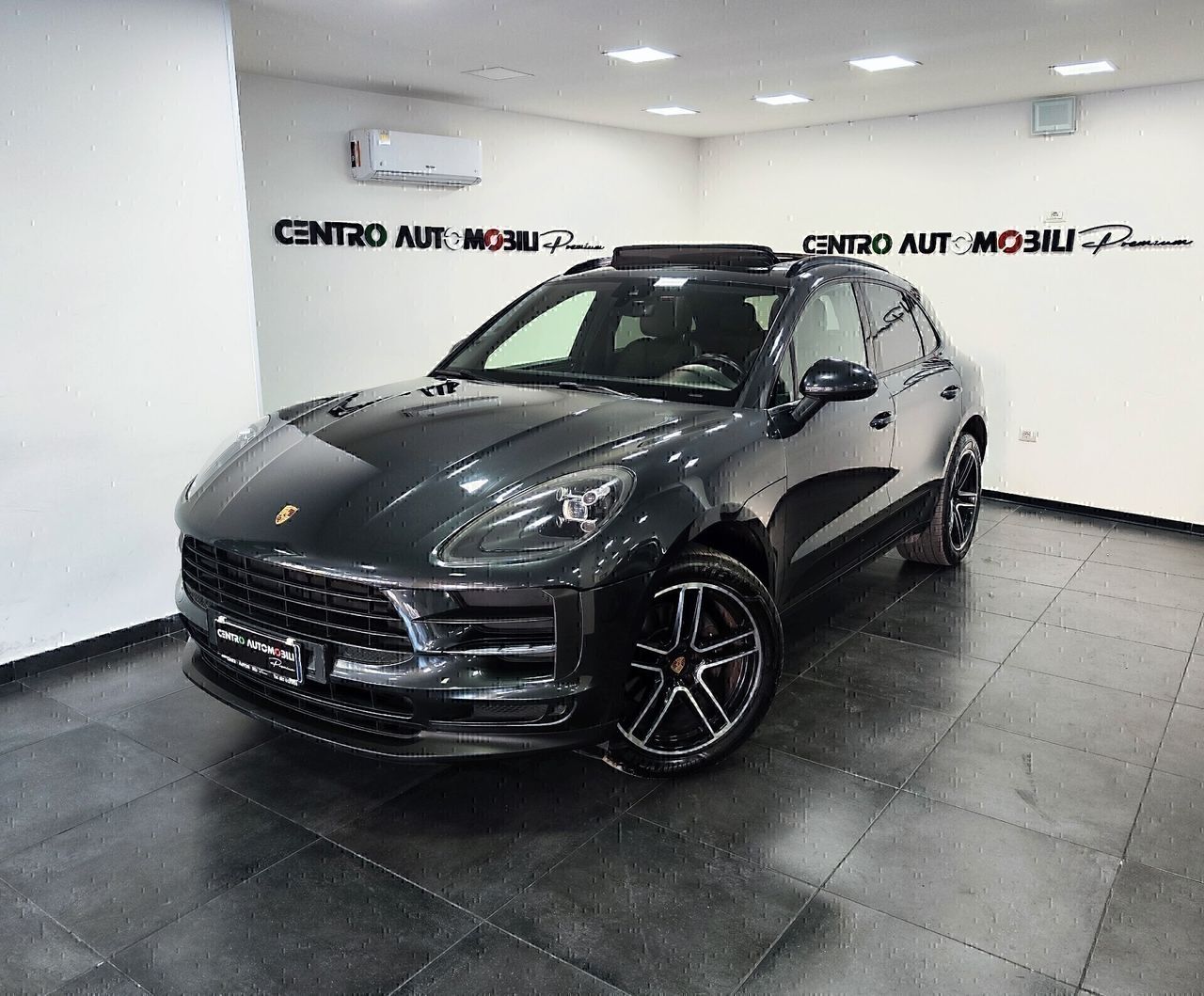 PORSCHE Macan