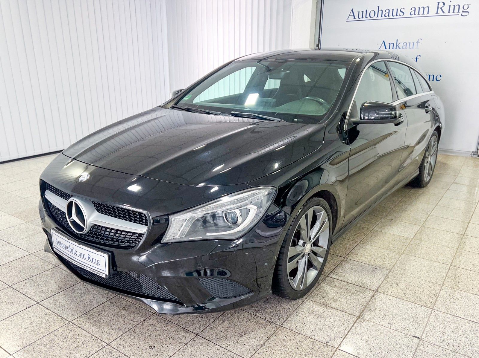 Mercedes-Benz CLA 180 Automatik Kamera Bi-Xenon Sitzheiz. PDC! — Bild 1