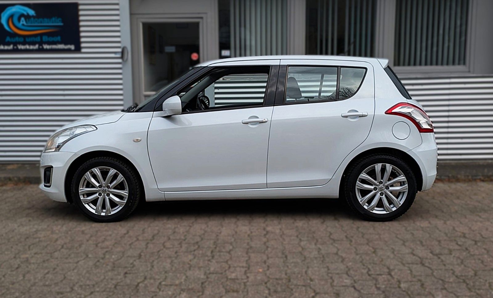 Fahrzeugabbildung Suzuki Swift 1.2 KLIMA TEMPOMAT ALLWETTER AHK ALU