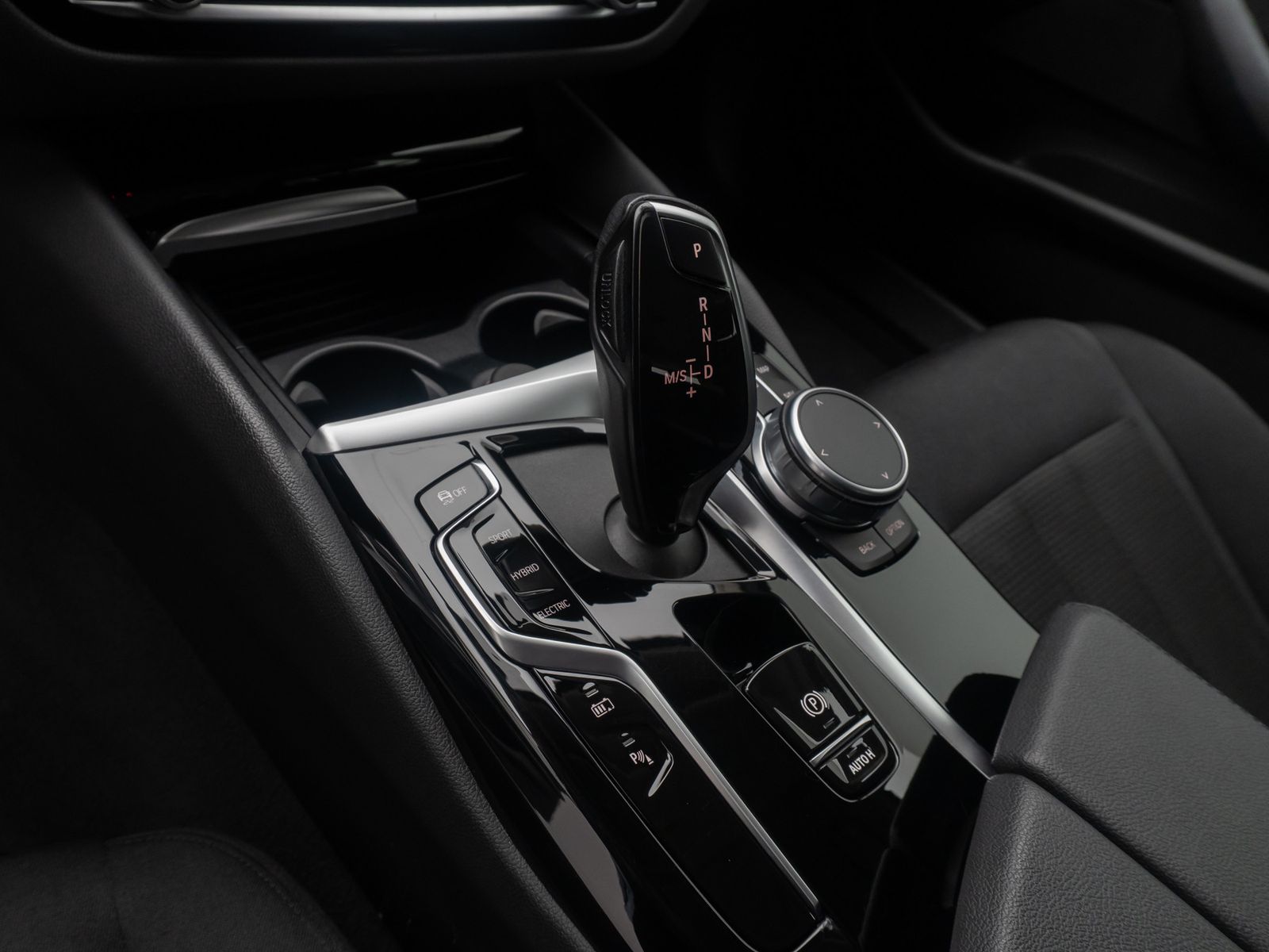 Fahrzeugabbildung BMW 530e Alarm Stop&Go Kamera DAB MSport Parkassist