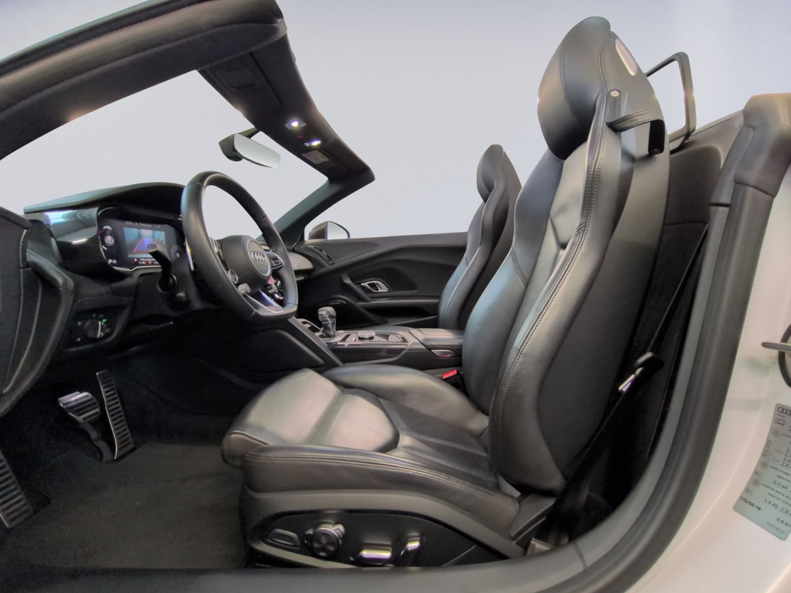 R8 Spyder V10 performance quattro