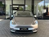 Tesla Model Y Premium Long Range AWD|AHK|EnhancedAP - silberne Tesla Model Y