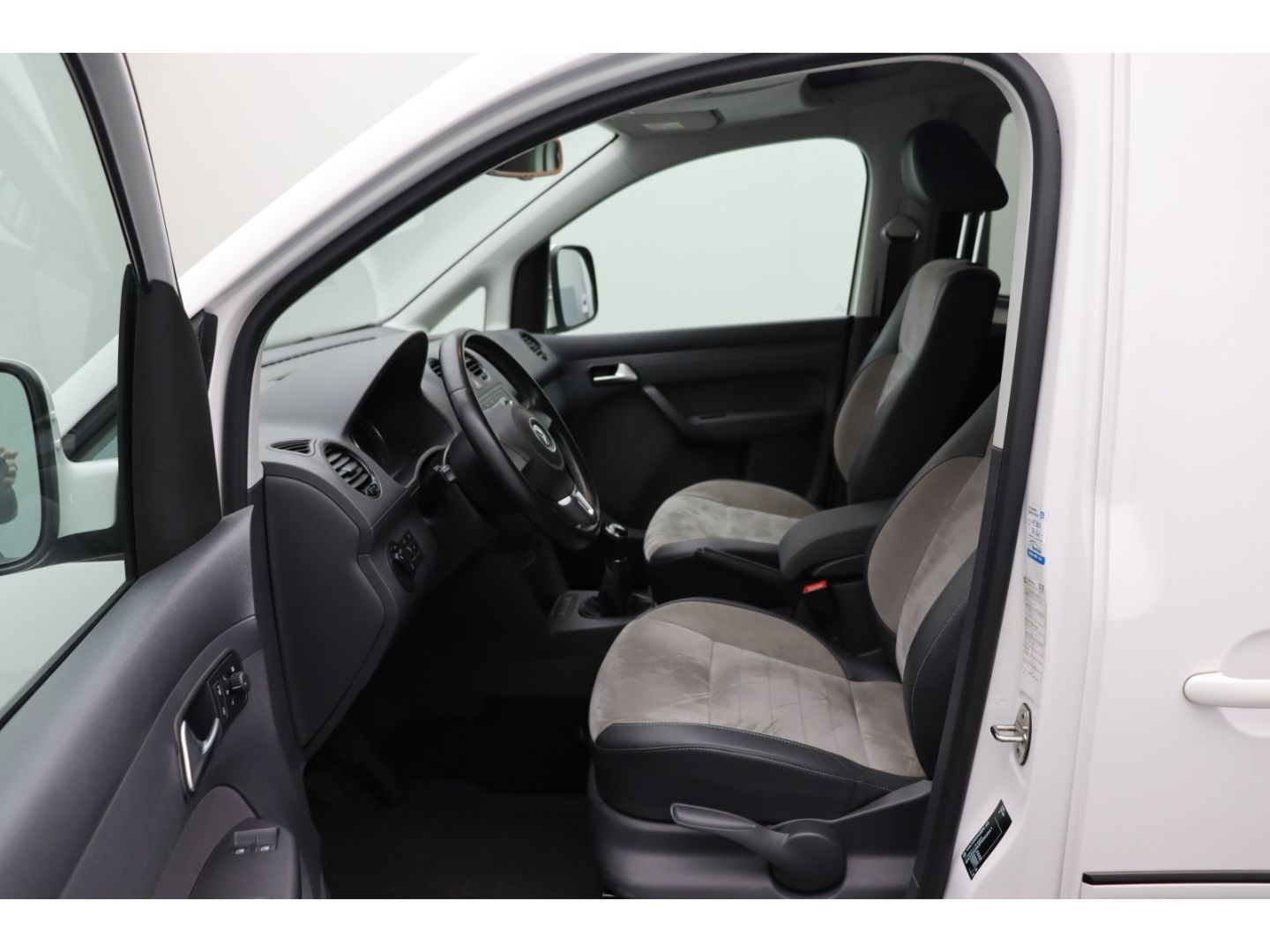 Fahrzeugabbildung Volkswagen Caddy 1.2 Kombi Edition30 Alcantara