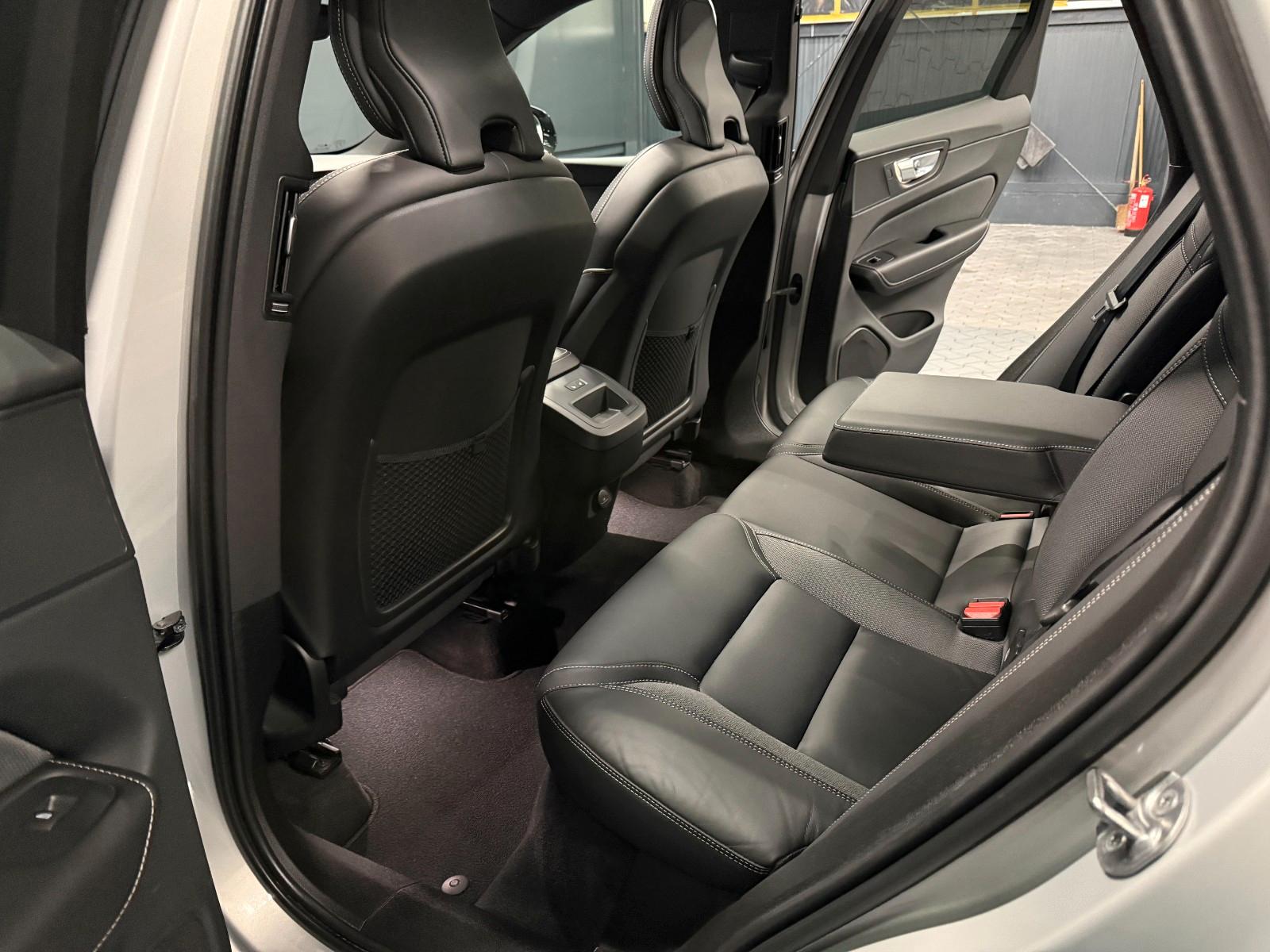 Volvo XC60 Plus Dark AWD *21Zoll*PANORAMA*Kristallglas