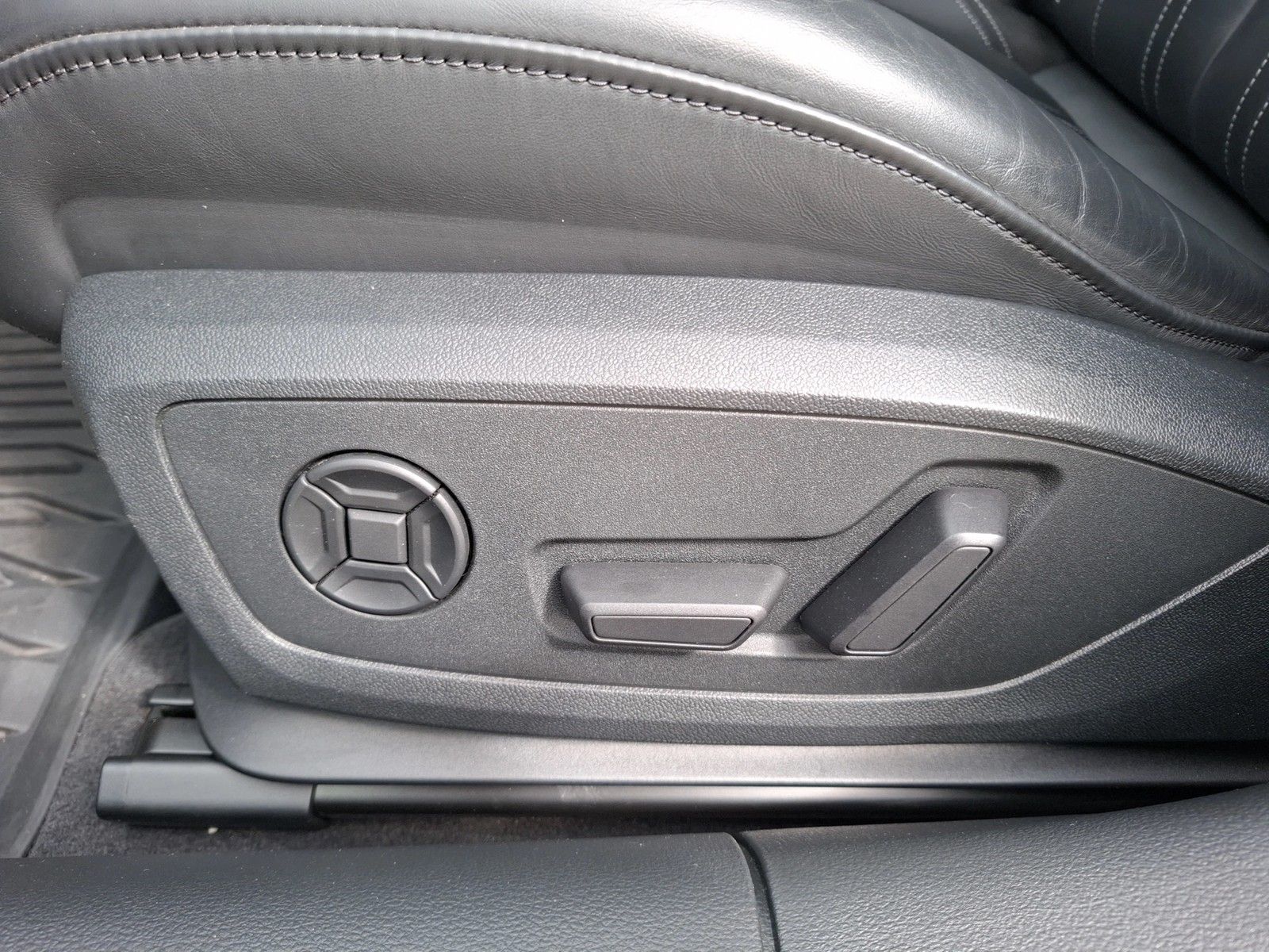 Fahrzeugabbildung Audi A6 Avant 50 TDI quattro S-line Standhzg. Matrix