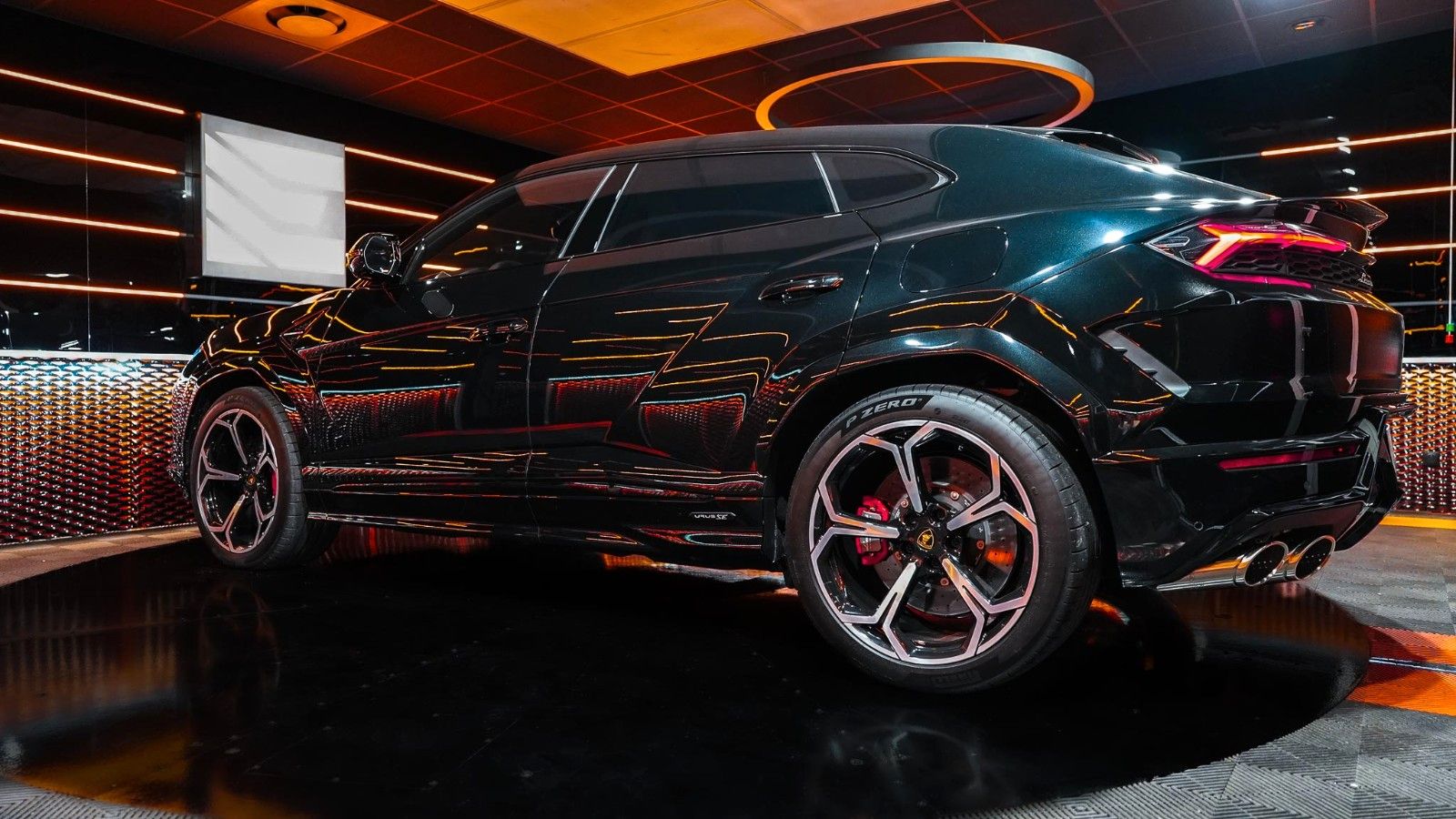 Lamborghini URUS SE*first hand*Sensonum*sunroof*ventilated imagem 3