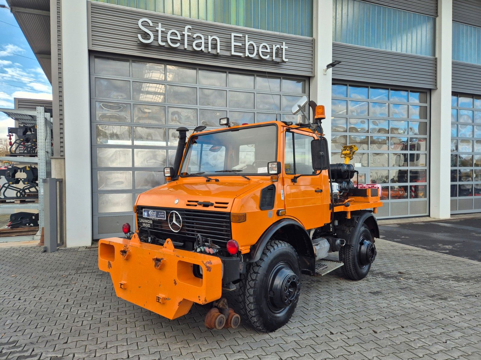 Fahrzeugabbildung Mercedes-Benz Unimog U1600 4x4 Zweiweg ZW 100 S Railway 11584h