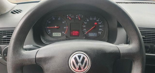 Volkswagen Golf IV.  1.4 benzina.....