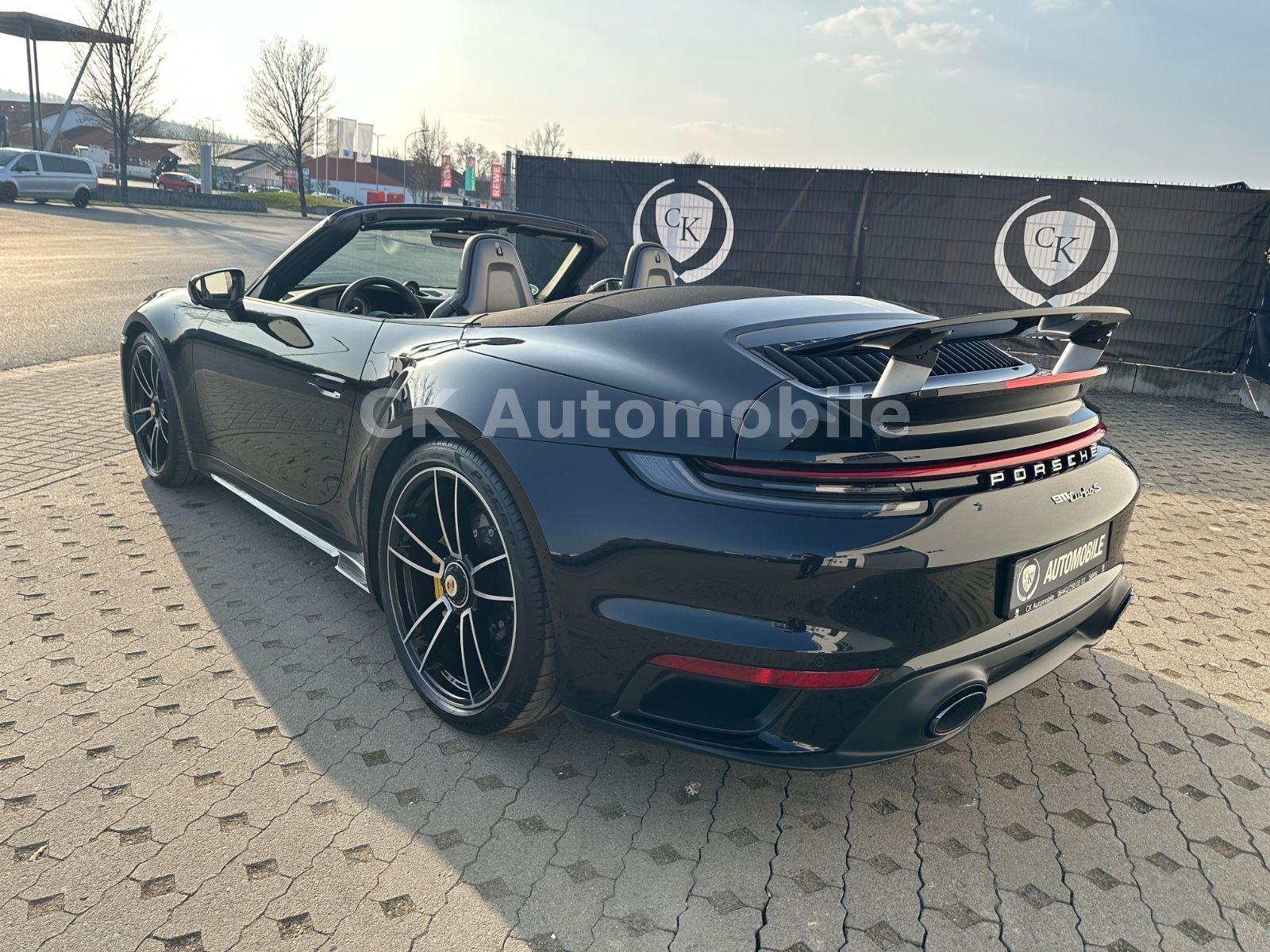 Fahrzeugabbildung Porsche 911 Turbo S Cabriolet Sport-Chrono/360°/ACC/LED