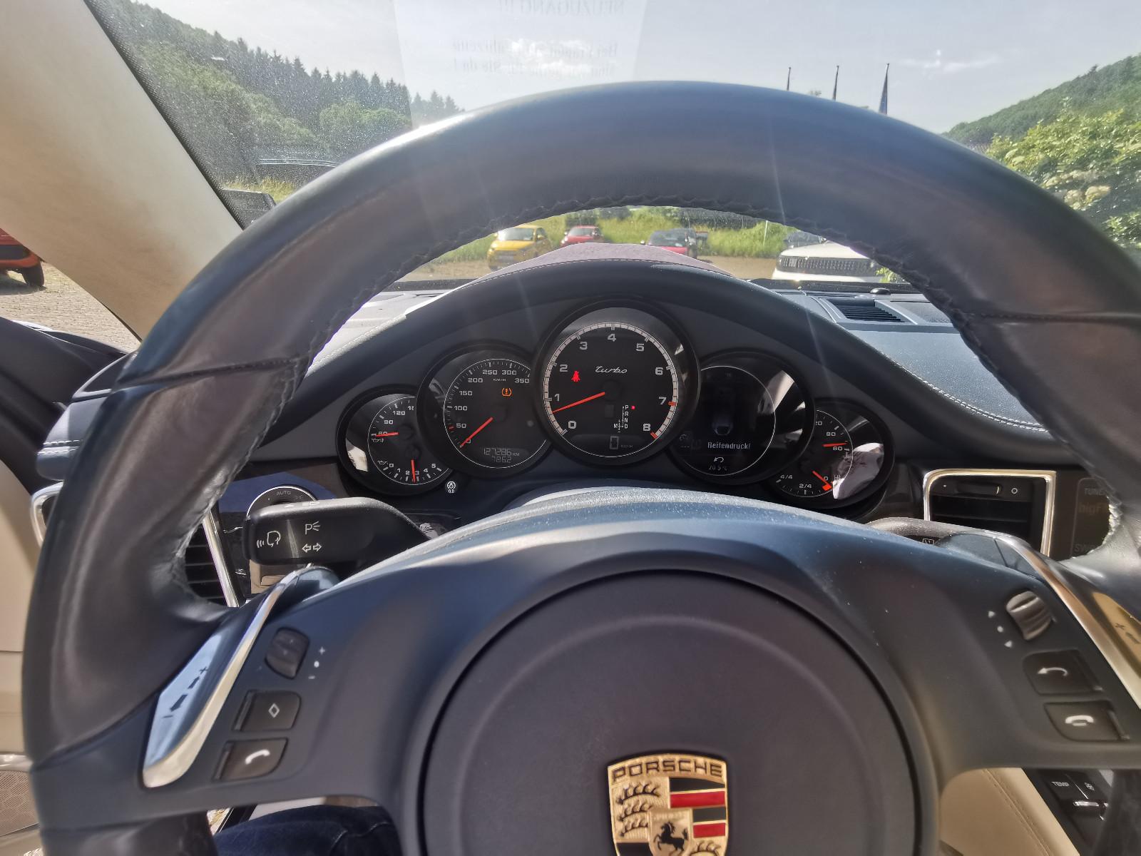 Porsche Panamera Turbo AHK Chauffeur MwSt.