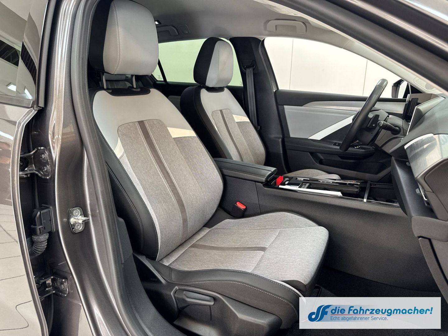 Fahrzeugabbildung Opel Astra L Sports Tourer Elegance 1.5 D EU6e Navi L