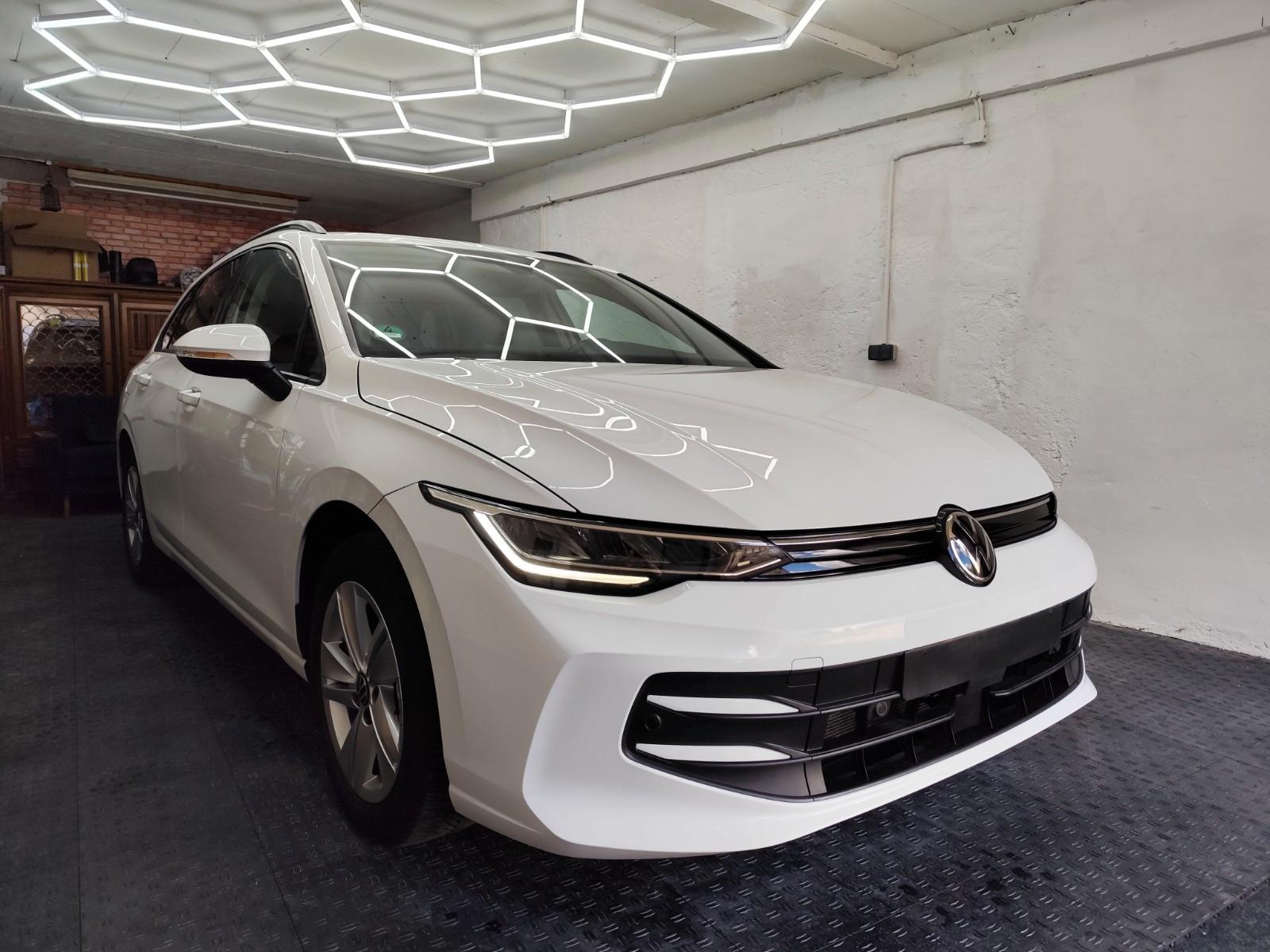 Volkswagen Golf VIII Variant 1.5 eTSI 85 kW Life GARANTIE