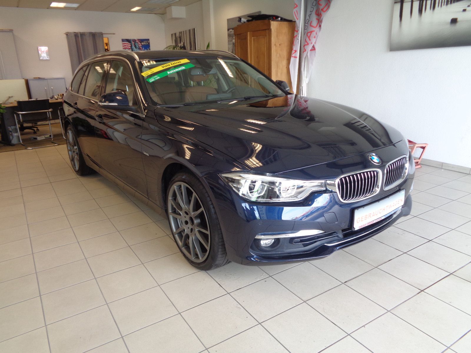 Fahrzeugabbildung BMW 330d xDrive Luxury Line / AHK / KAMERA / LED /