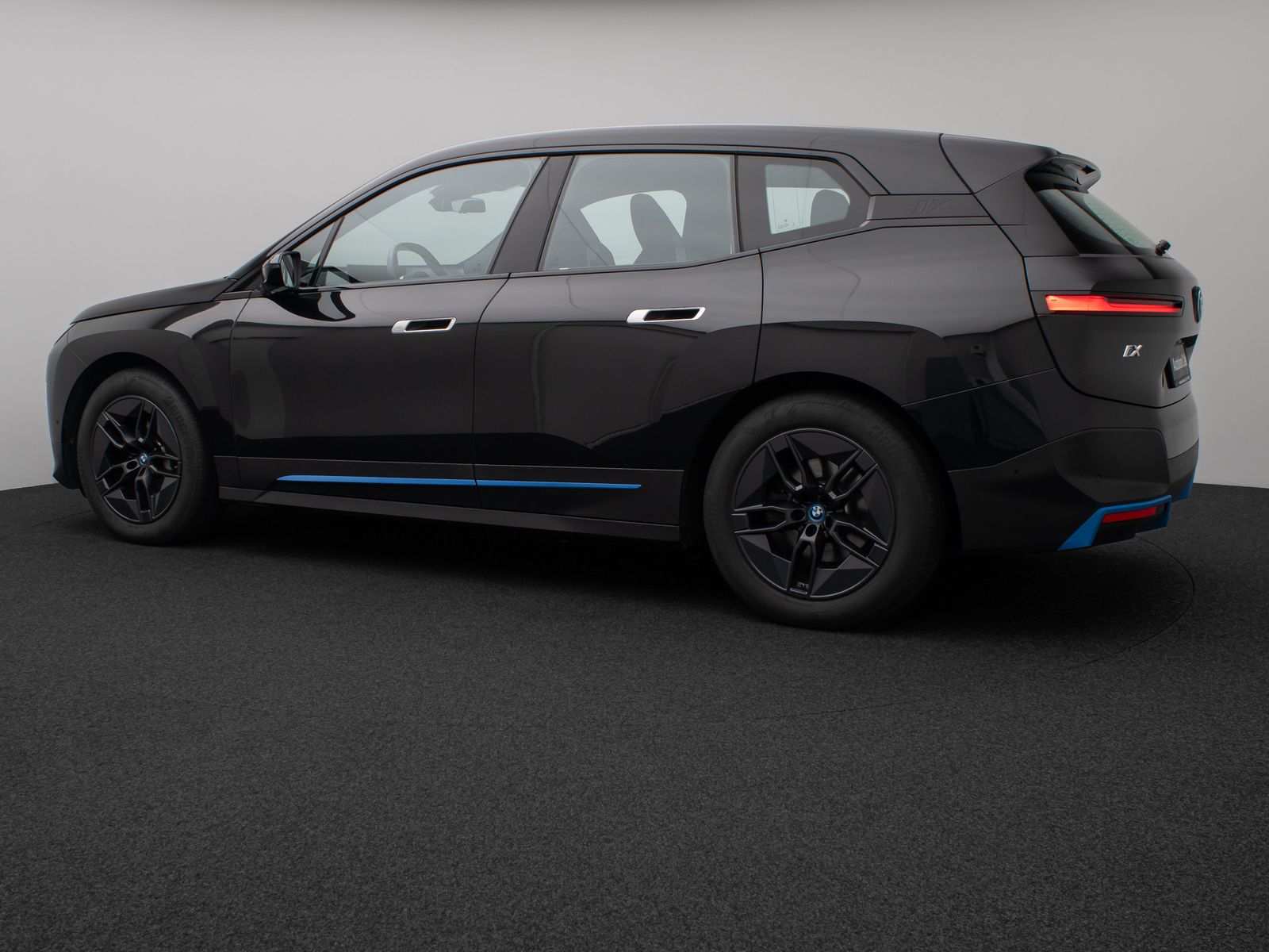 Fahrzeugabbildung BMW iX xD40 Panorama Kamera HiFi Komfort SkyLounge