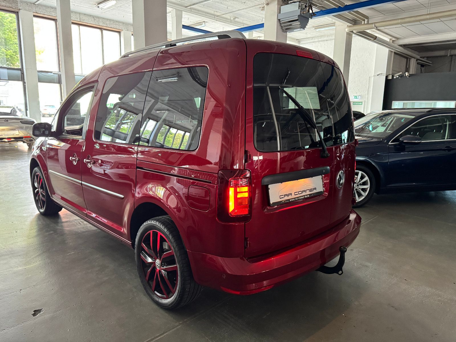 Fahrzeugabbildung Volkswagen CADDY MAXI 1.4 TGI HIGHLINE SPORTPAKET ACC VOLL