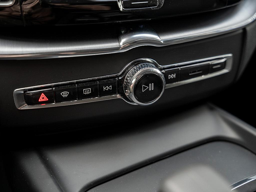 Volvo XC60 B4 Momentum Pro LED SCHEINWERFER ACC KAMERA