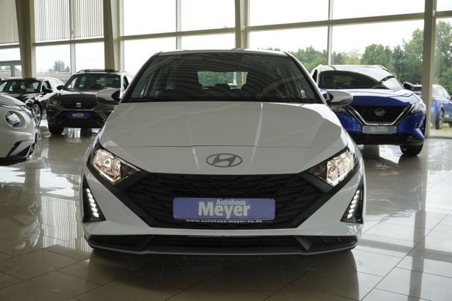 Hyundai i20 Facelift 1,2 79PS Navi/16*Alu/Kamera/Alu/Pdc