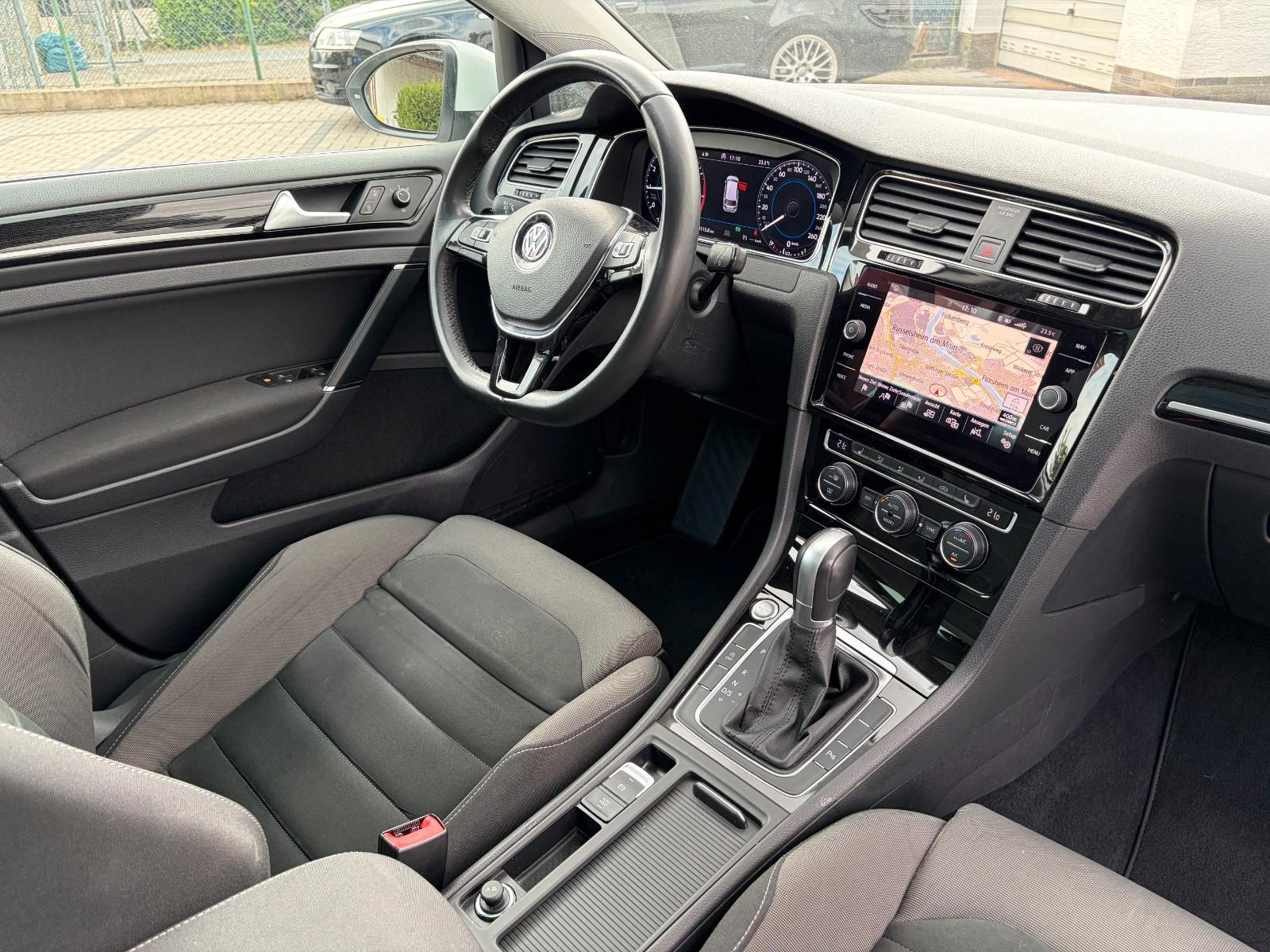 Volkswagen Golf VII Var Highline R Line*Pano*Kamera*ACC
