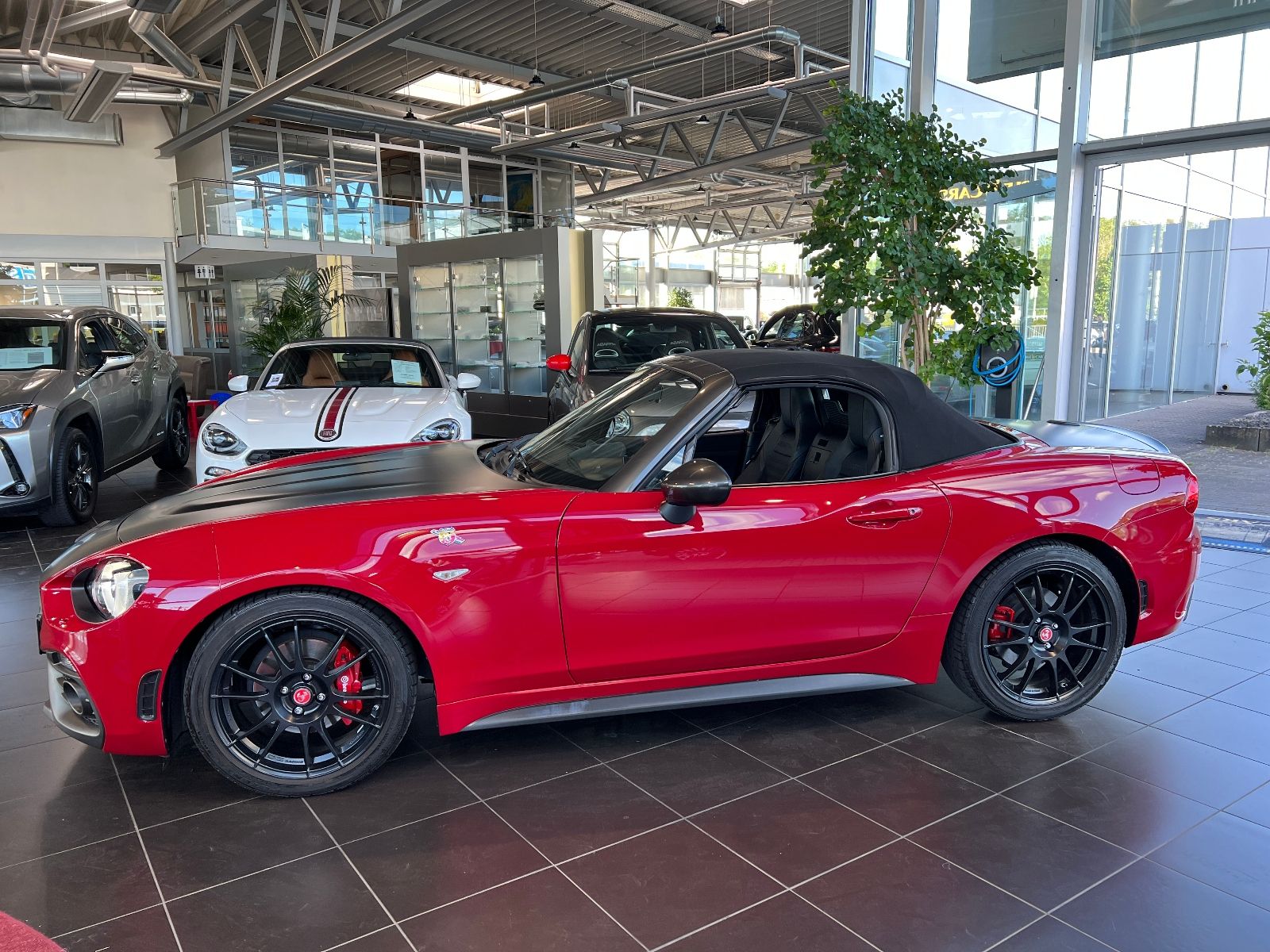 Fahrzeugabbildung Abarth 124 Spider GT LED BOSE LEDER