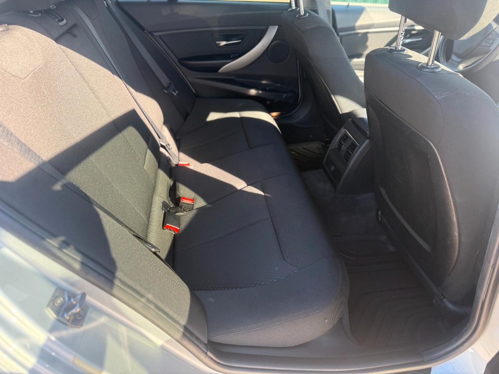 BMW 318 2015 — photo 16