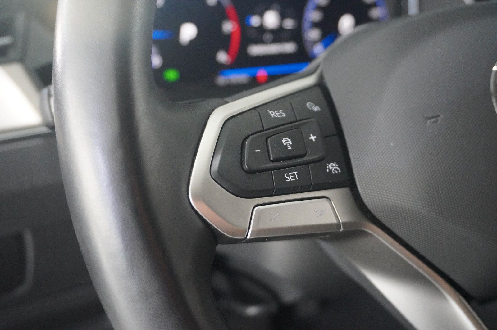 Fahrzeugabbildung Volkswagen Passat Vari. 2.0D R-LINE 4M NAVI/LED/KAMERA/AHK