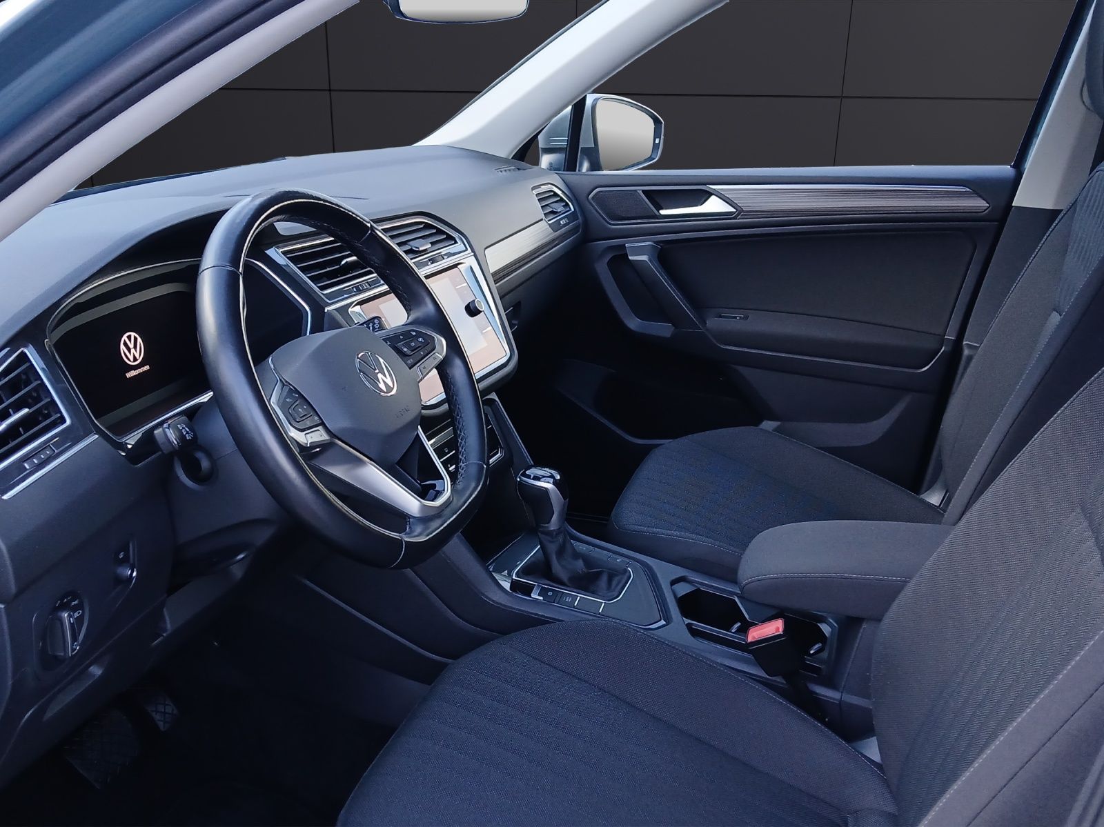 Fahrzeugabbildung Volkswagen Tiguan Allspace TDI Life DSG LED AHK Navi  ACC S