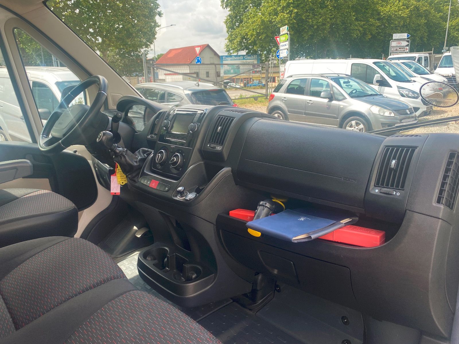 Fahrzeugabbildung Peugeot BoxerKastenHochraum330 L2H2 PremiumBlueHDi,AHK