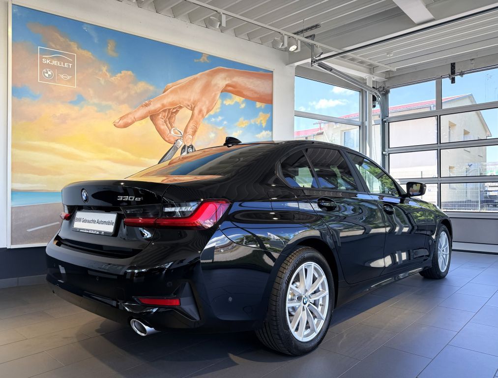 BMW 330e  Advantage KAM+KOMF+ACC+LASER+HUD+SPUR+DAB foto 8