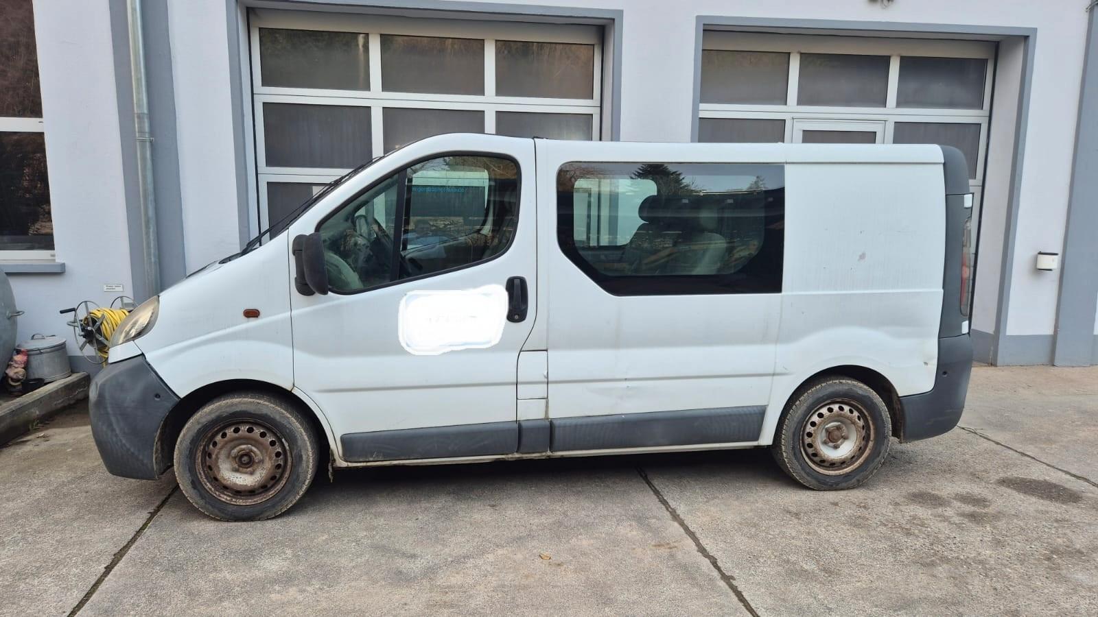 Opel Vivaro, 6 Sitzer, Kasten, AHK, Tüv neu